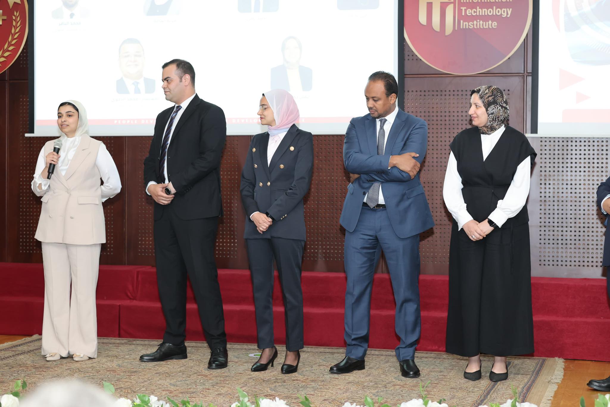 وزير الاتصالات يشهد تخريج الدفعة الأولى لبرنامج القانون والتكنولوجيا