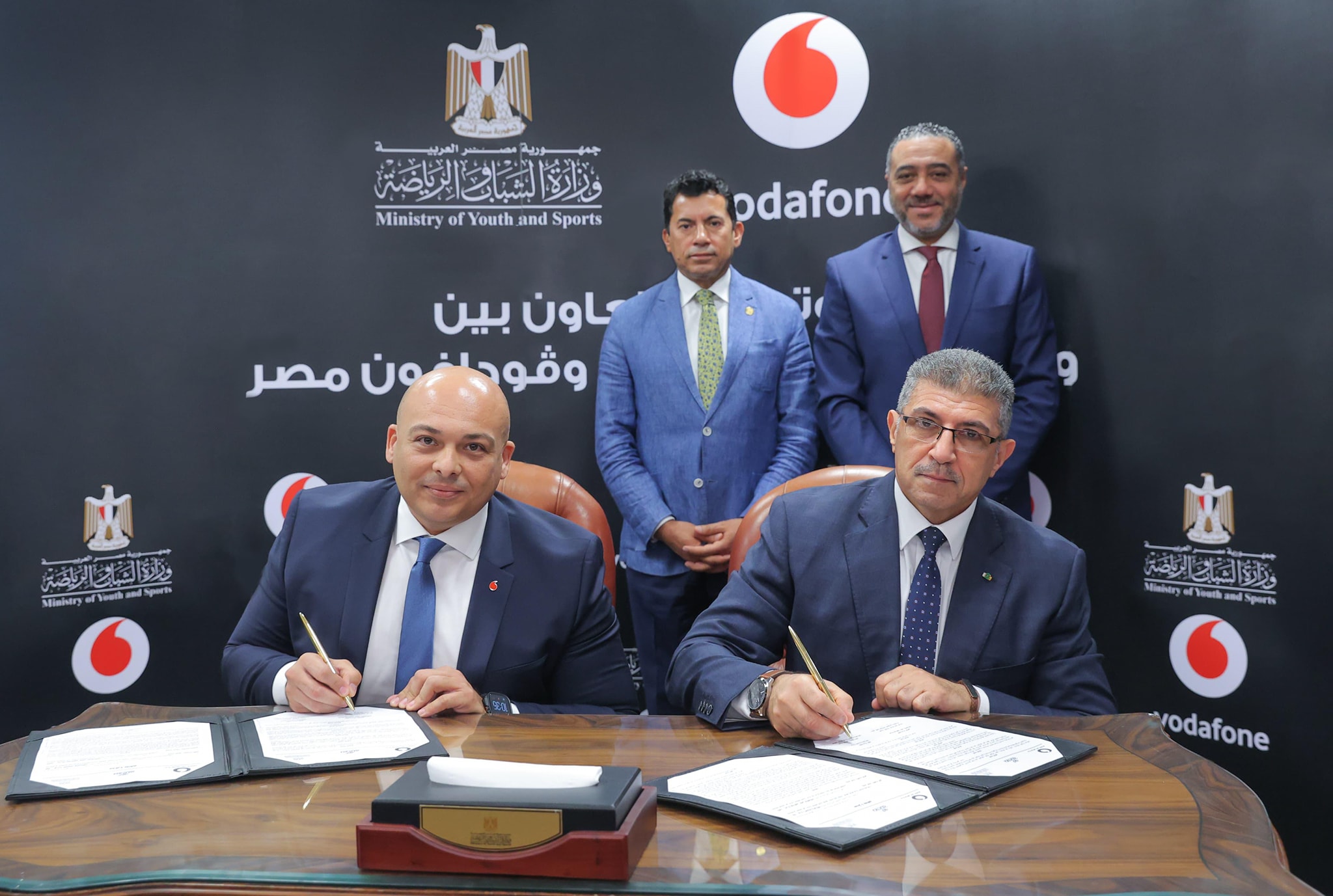 وزير الشباب والرياضة يشهد توقيع بروتوكول تعاون مع ڤودافون مصر