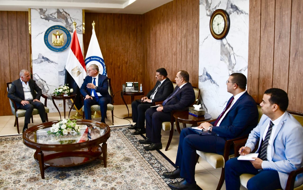 وزير البترول يجتمع مع الرئيس التنفيذي لشركة السويدي إليكتريك