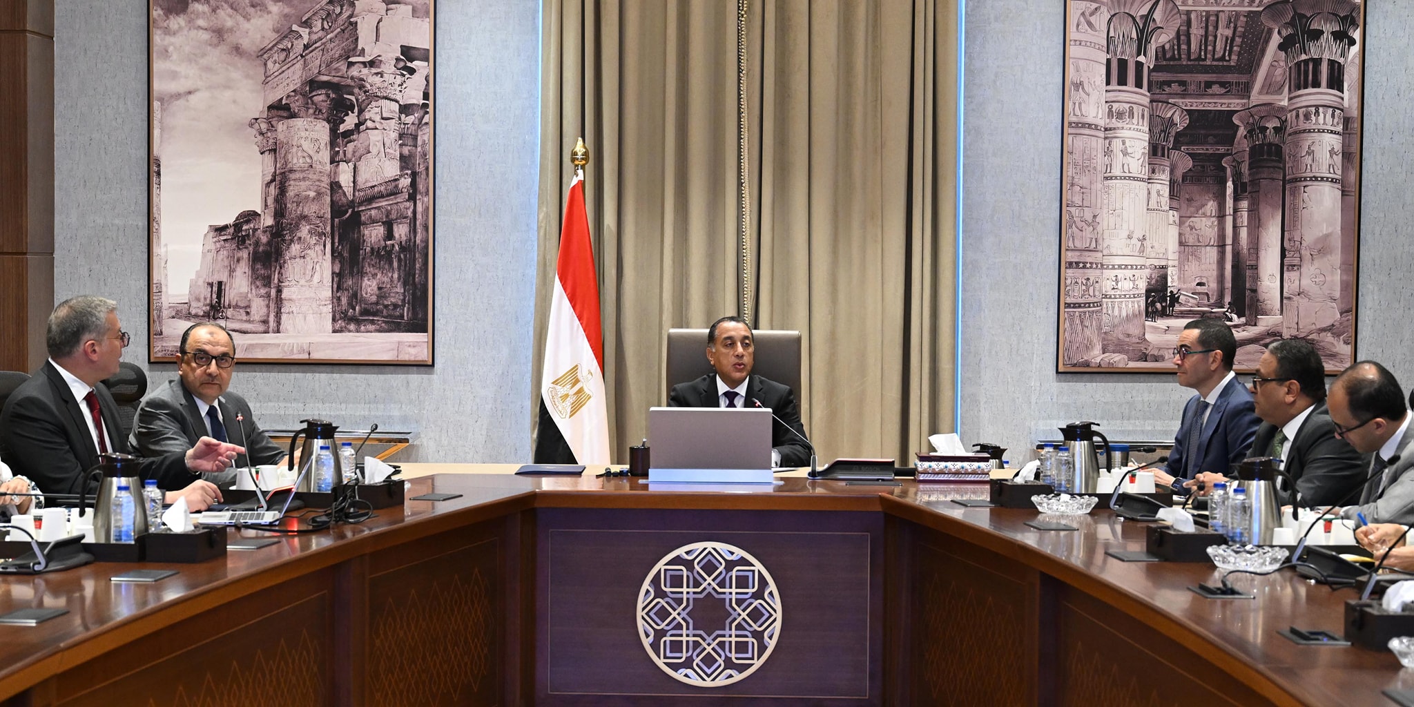 رئيس الوزراء يتابع تنفيذ برنامج الطروحات الحكومية