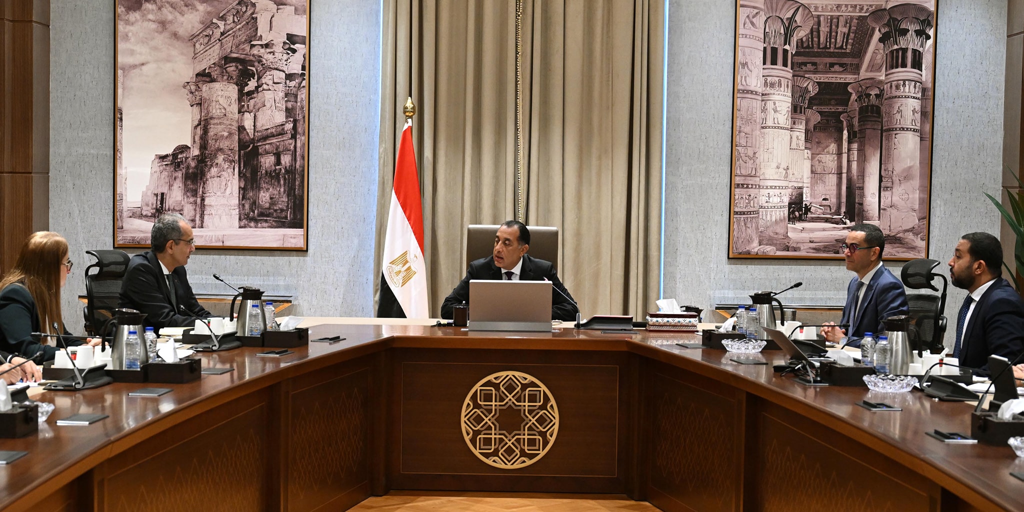 مدبولي يستعرض خطوات تنفيذ برنامج الطروحات الحكومية في قطاع الاتصالات