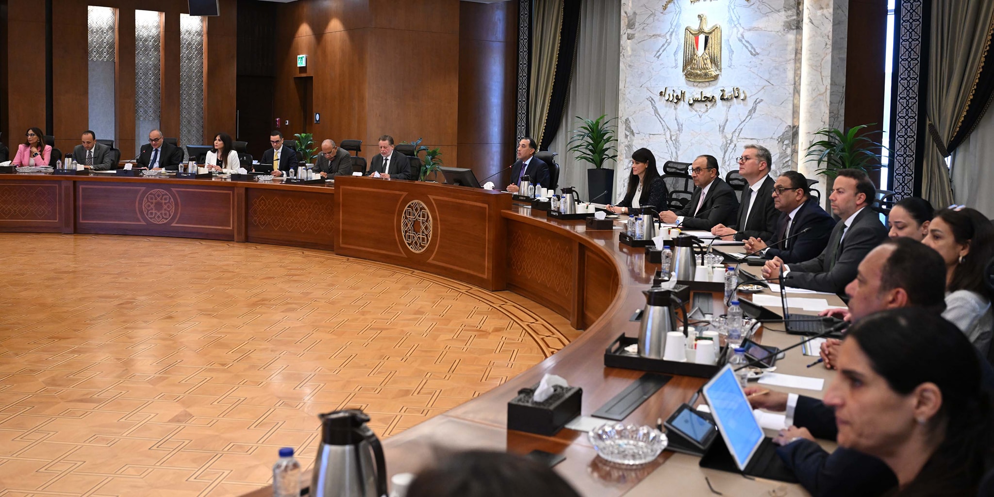 رئيس الوزراء يترأس لجنة الطروحات الحكومية