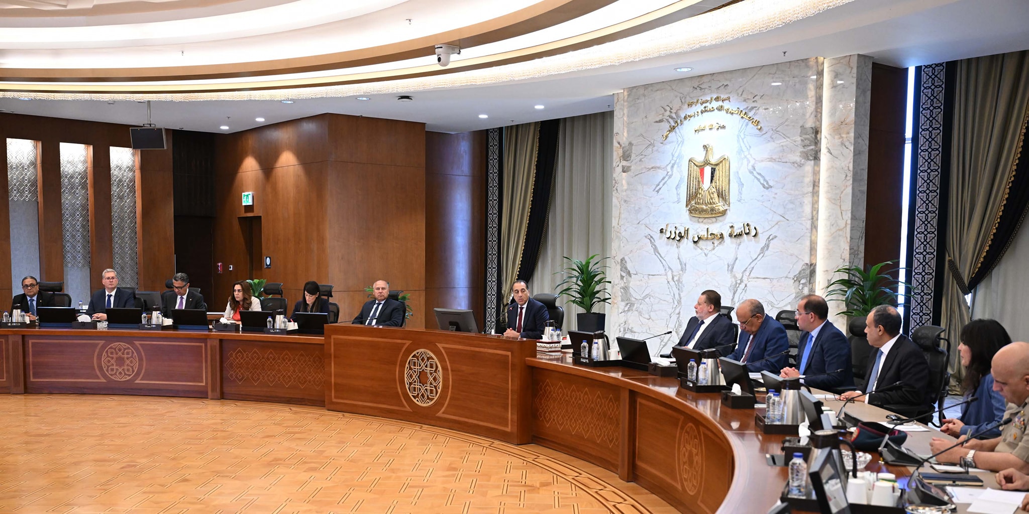 رئيس الوزراء يترأس الاجتماع الأول للجنة الأزمات