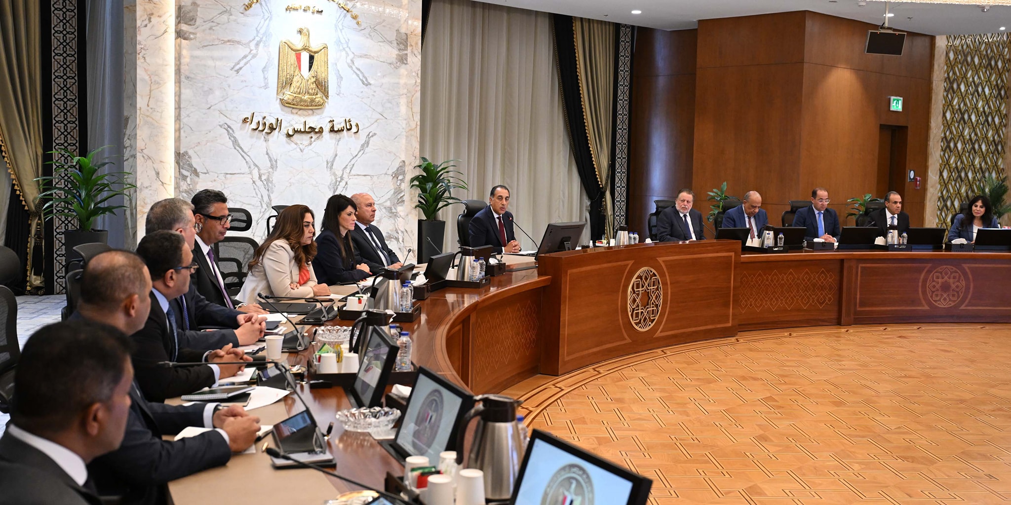 رئيس الوزراء يترأس الاجتماع الأول للجنة الأزمات