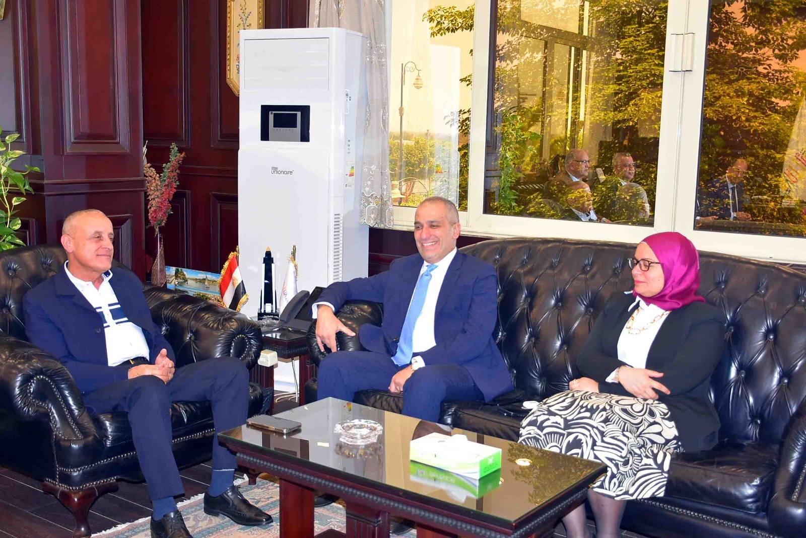 محافظ الأقصر يستقبل وفد البنك الزراعي المصري