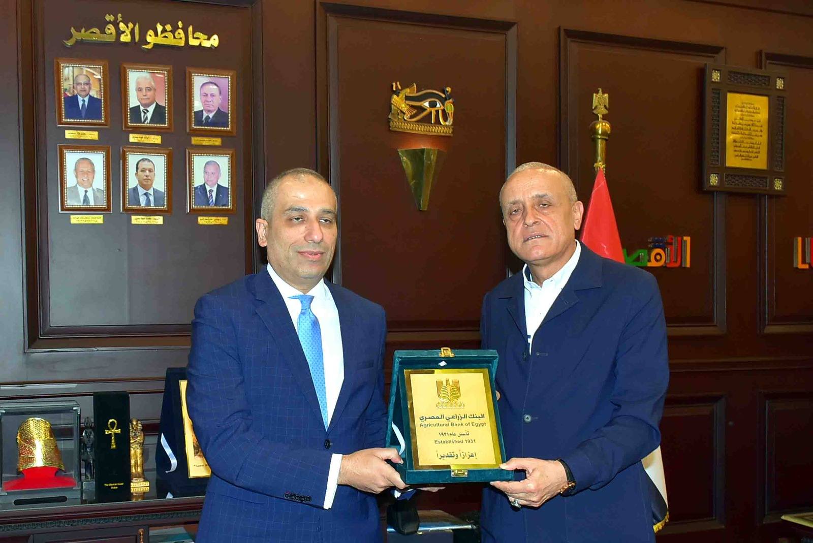 محافظ الأقصر يستقبل وفد البنك الزراعي المصري