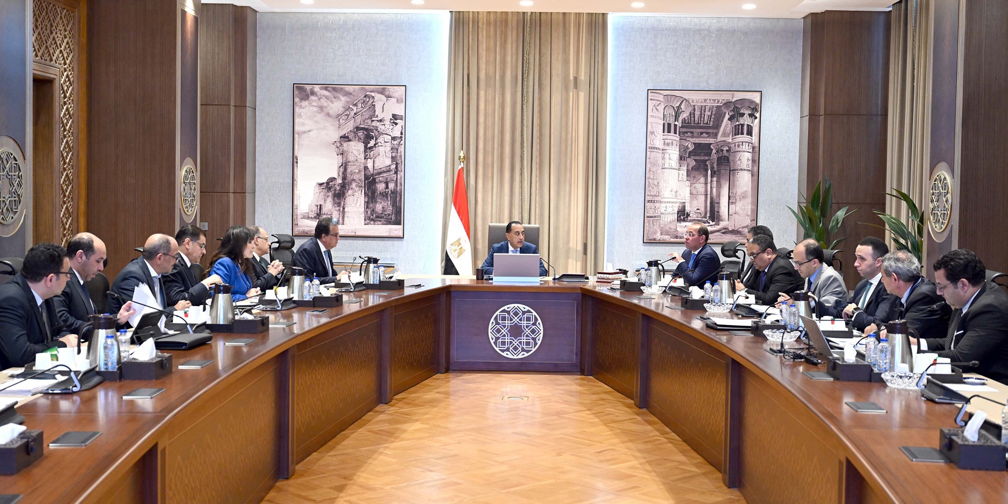 رئيس الوزراء يتابع موقف توفير الأدوية والمُستلزمات الطبية