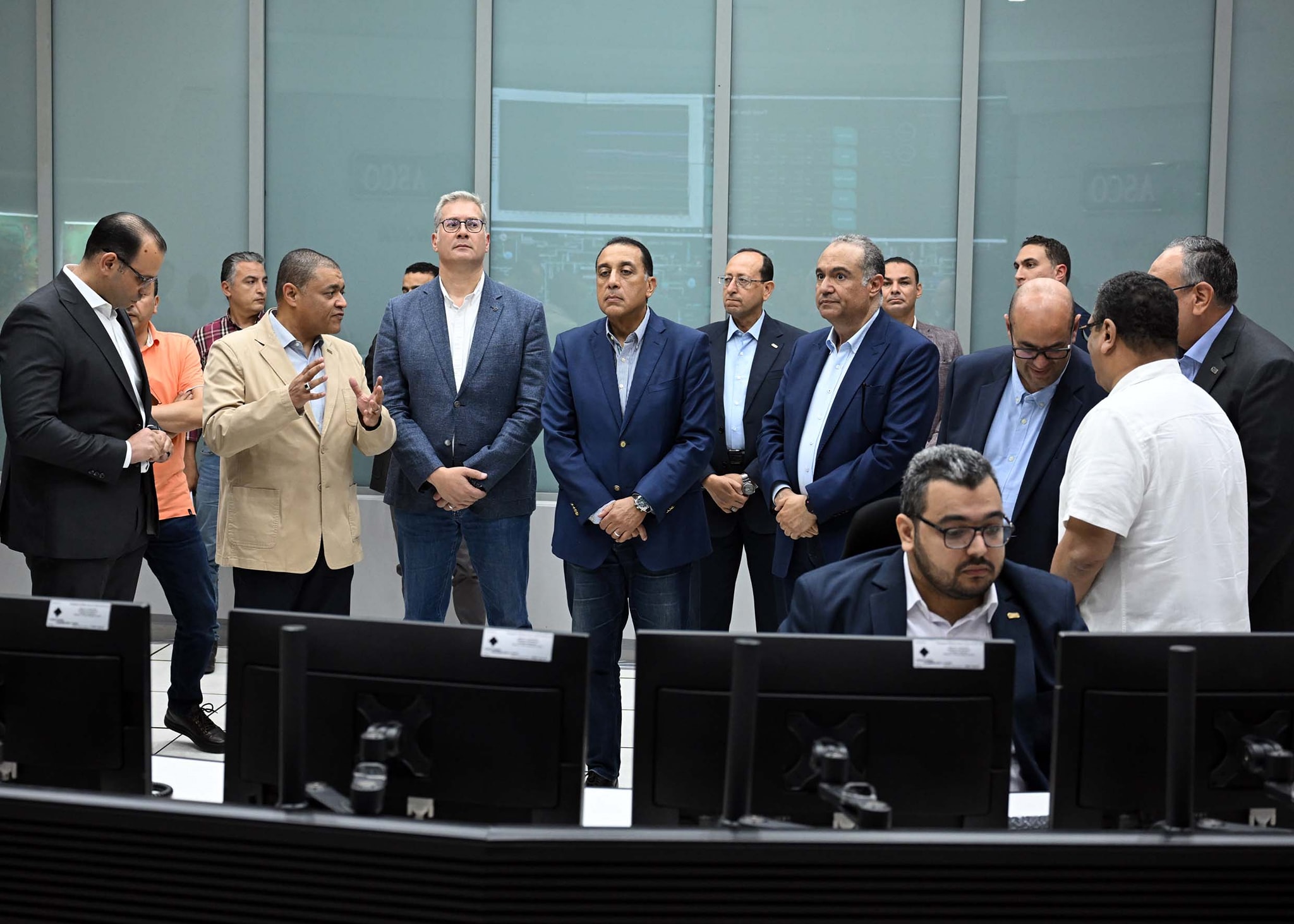 مدبولي يتفقد مركز التحكم في الشبكة القومية للغاز الطبيعي