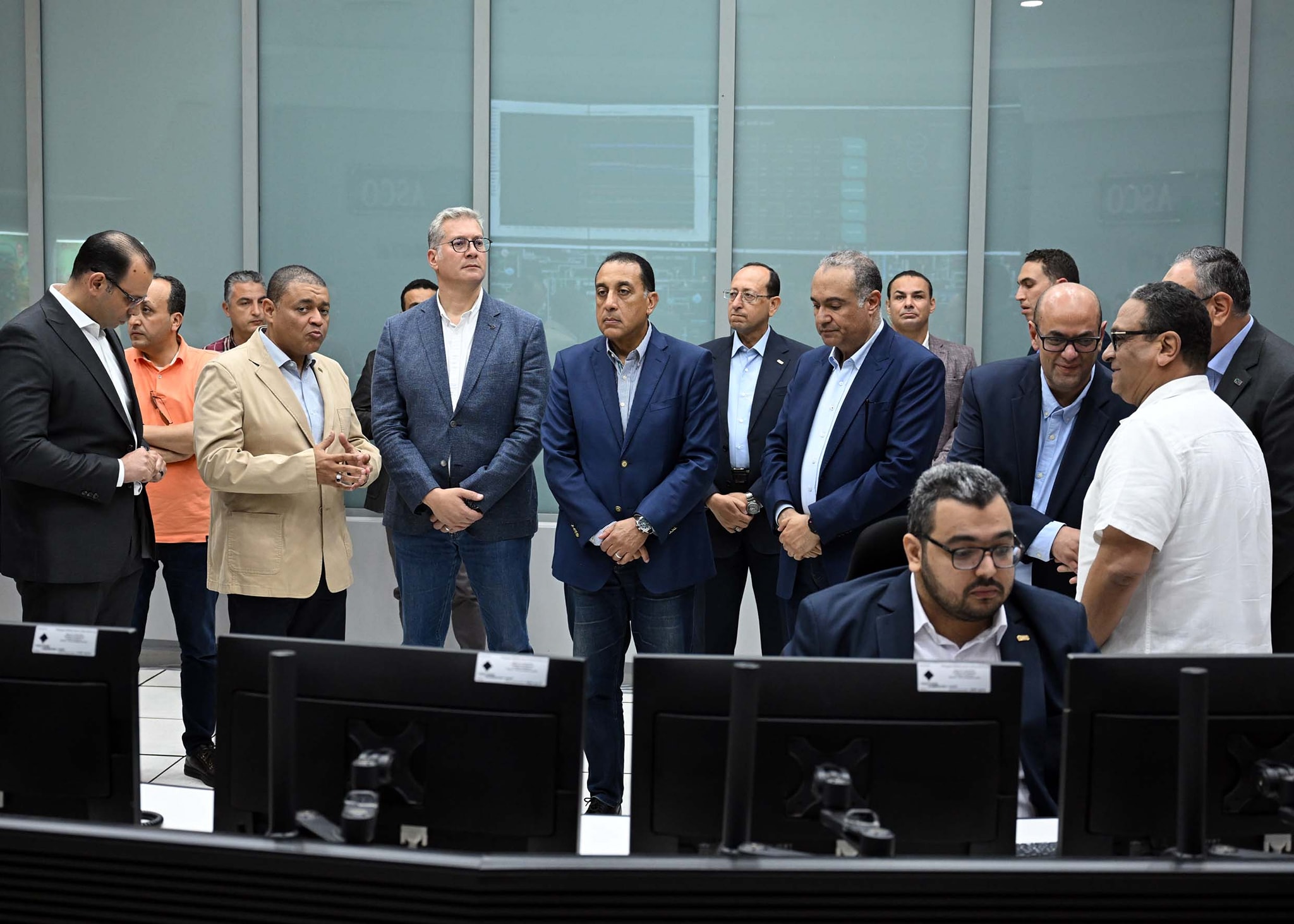 مدبولي يتفقد مركز التحكم في الشبكة القومية للغاز الطبيعي