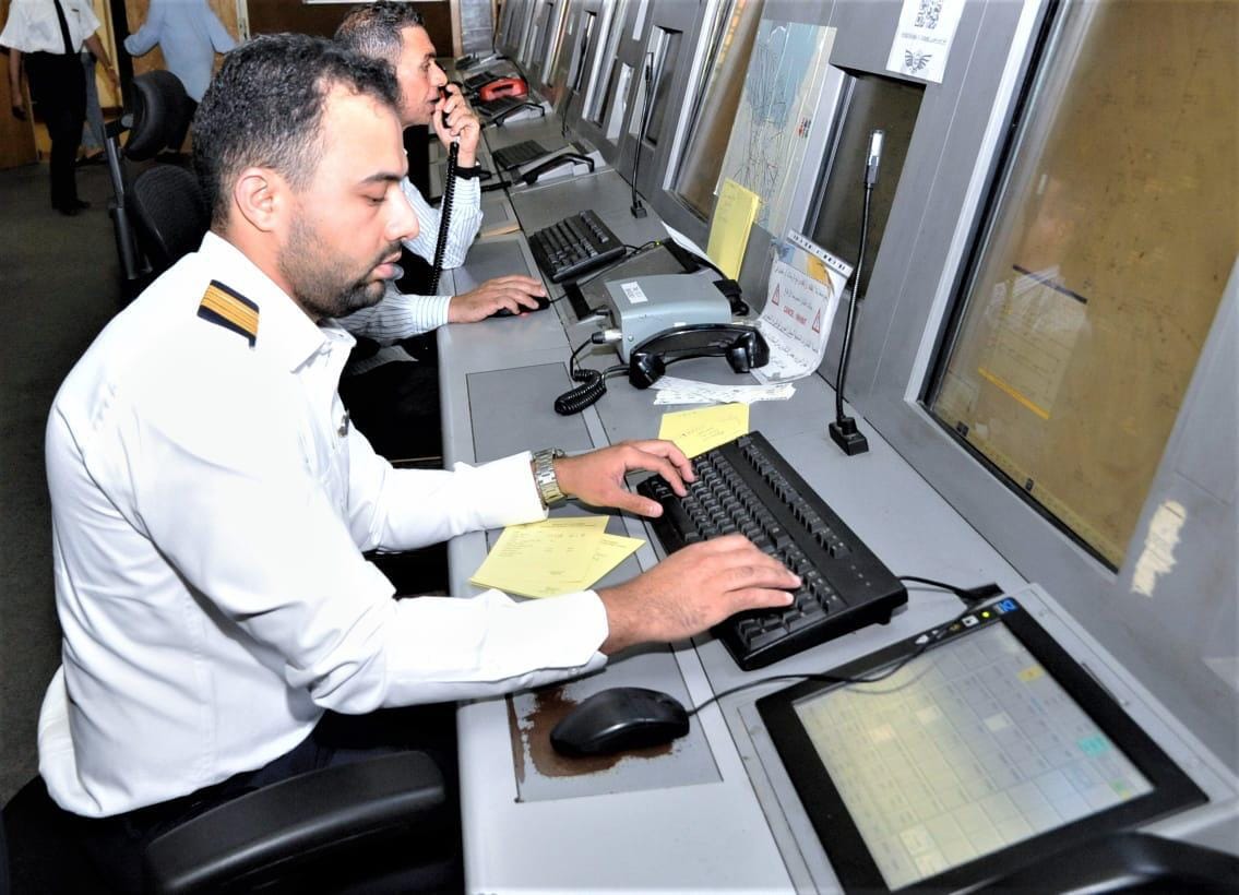وزير الطيران يتفقد مركز القاهرة للملاحة الجوية
