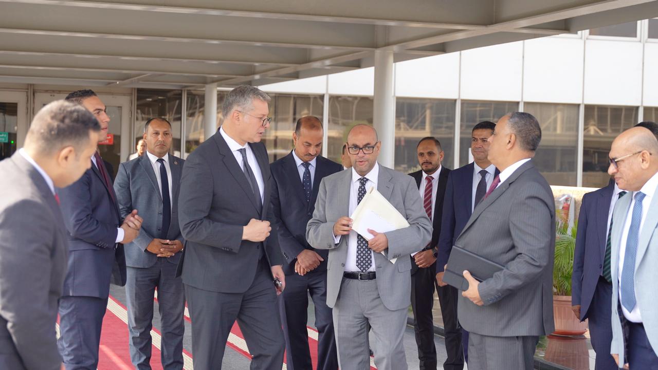 زيارة وزير البترول لمقر شركة بترول خليج السويس