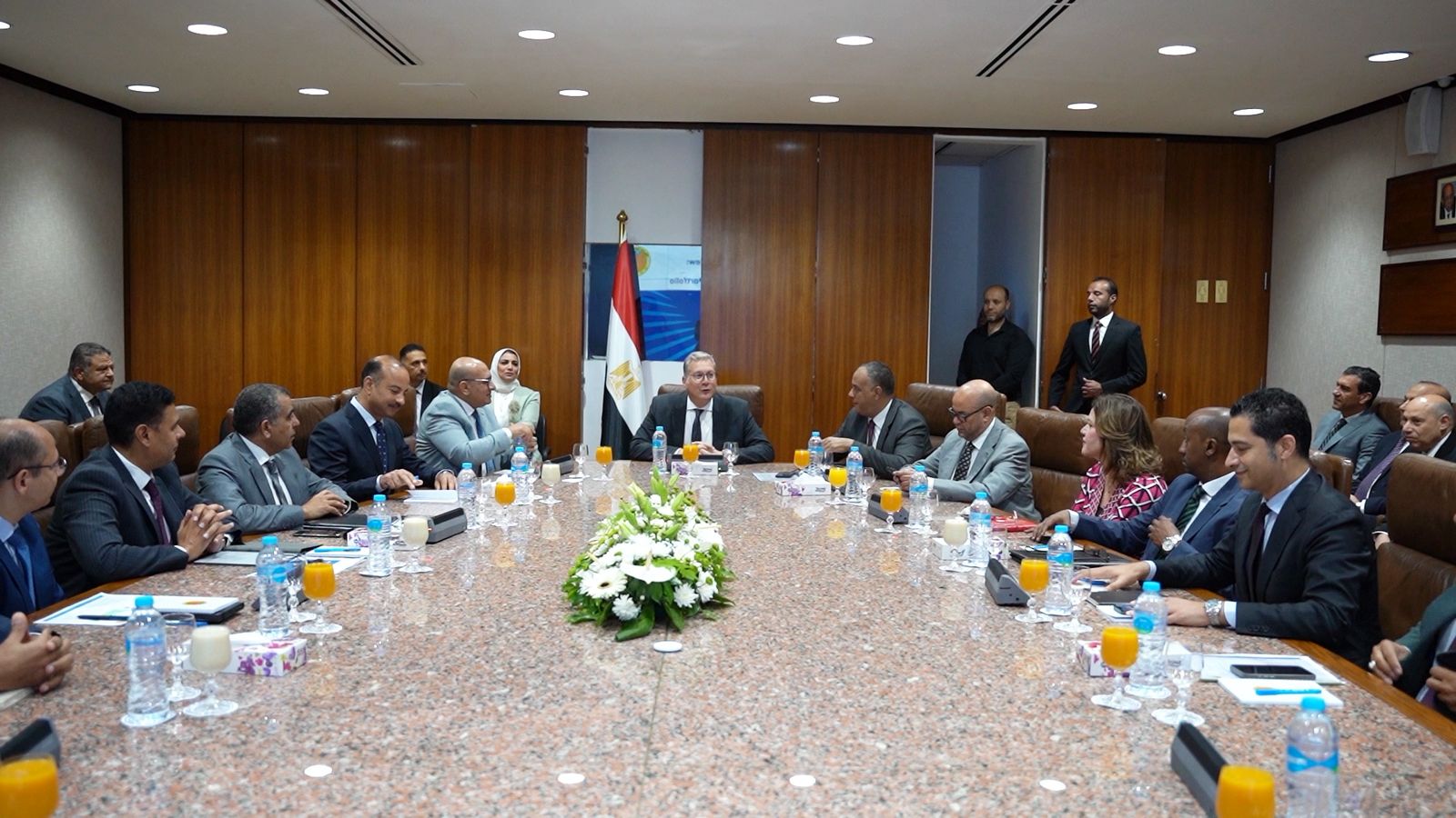 زيارة وزير البترول لمقر شركة بترول خليج السويس