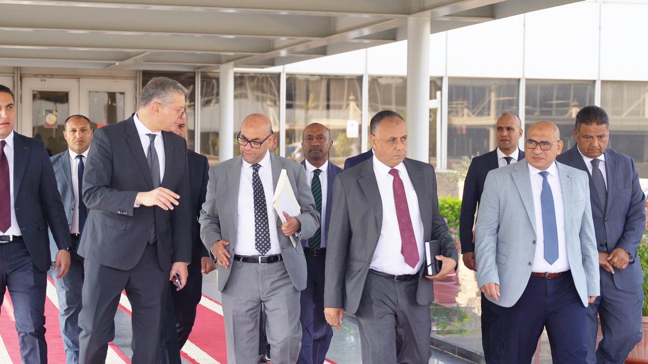 زيارة وزير البترول لمقر شركة بترول خليج السويس