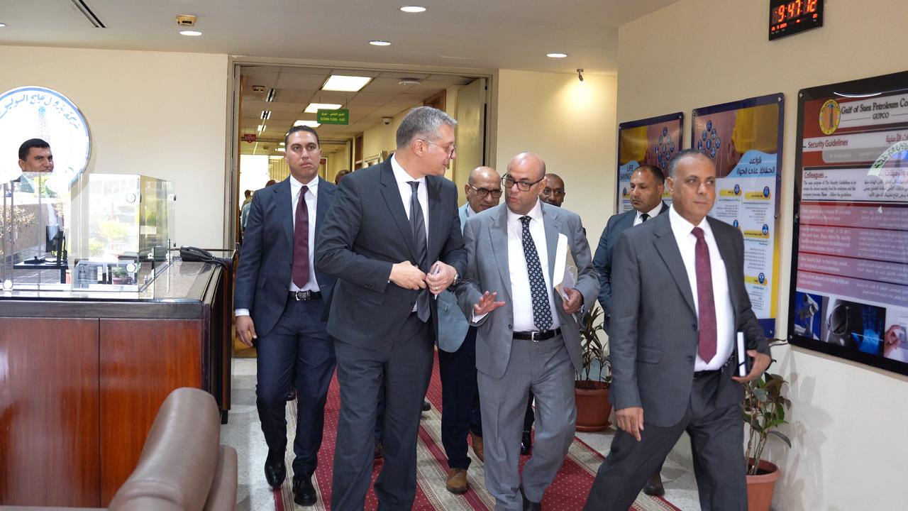 زيارة وزير البترول لمقر شركة بترول خليج السويس