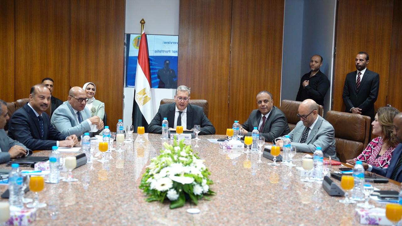 زيارة وزير البترول لمقر شركة بترول خليج السويس