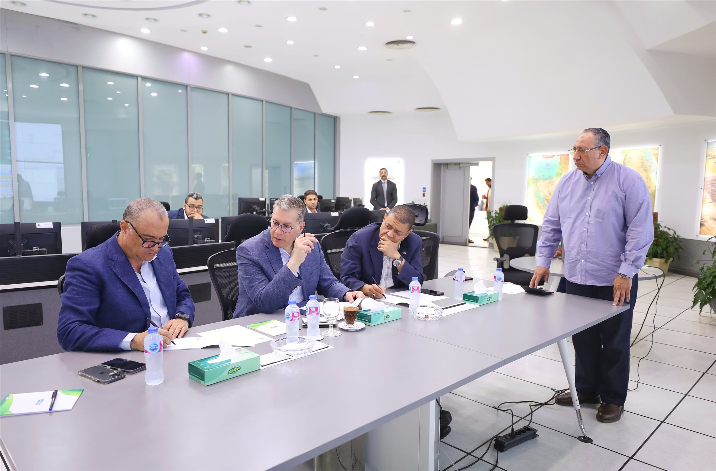 وزير البترول يتفقد مركز التحكم الرئيسي بالشبكة القومية للغاز الطبيعي