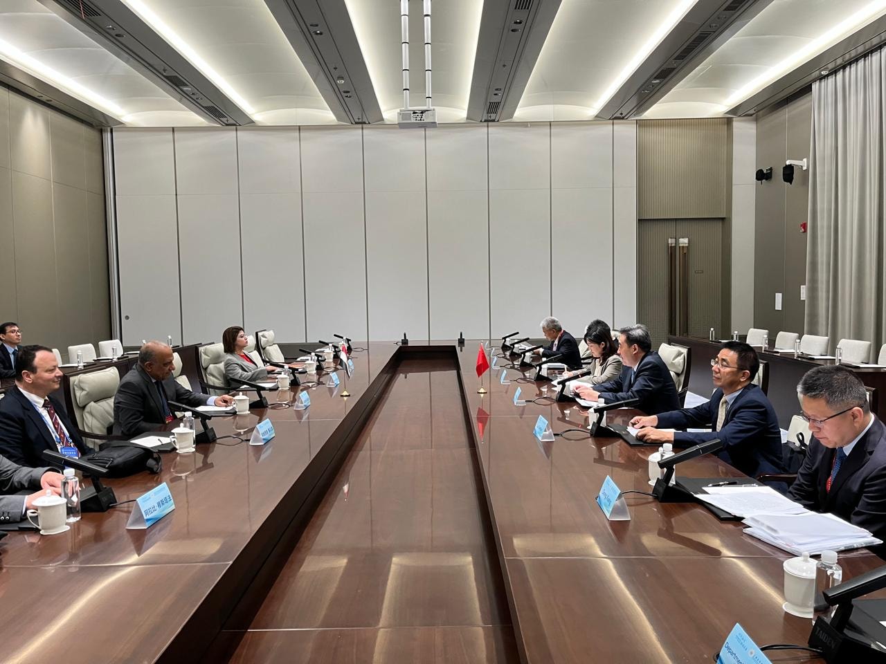 وزير الكهرباء يجتمع مع رئيس هيئة الطاقة الصينية