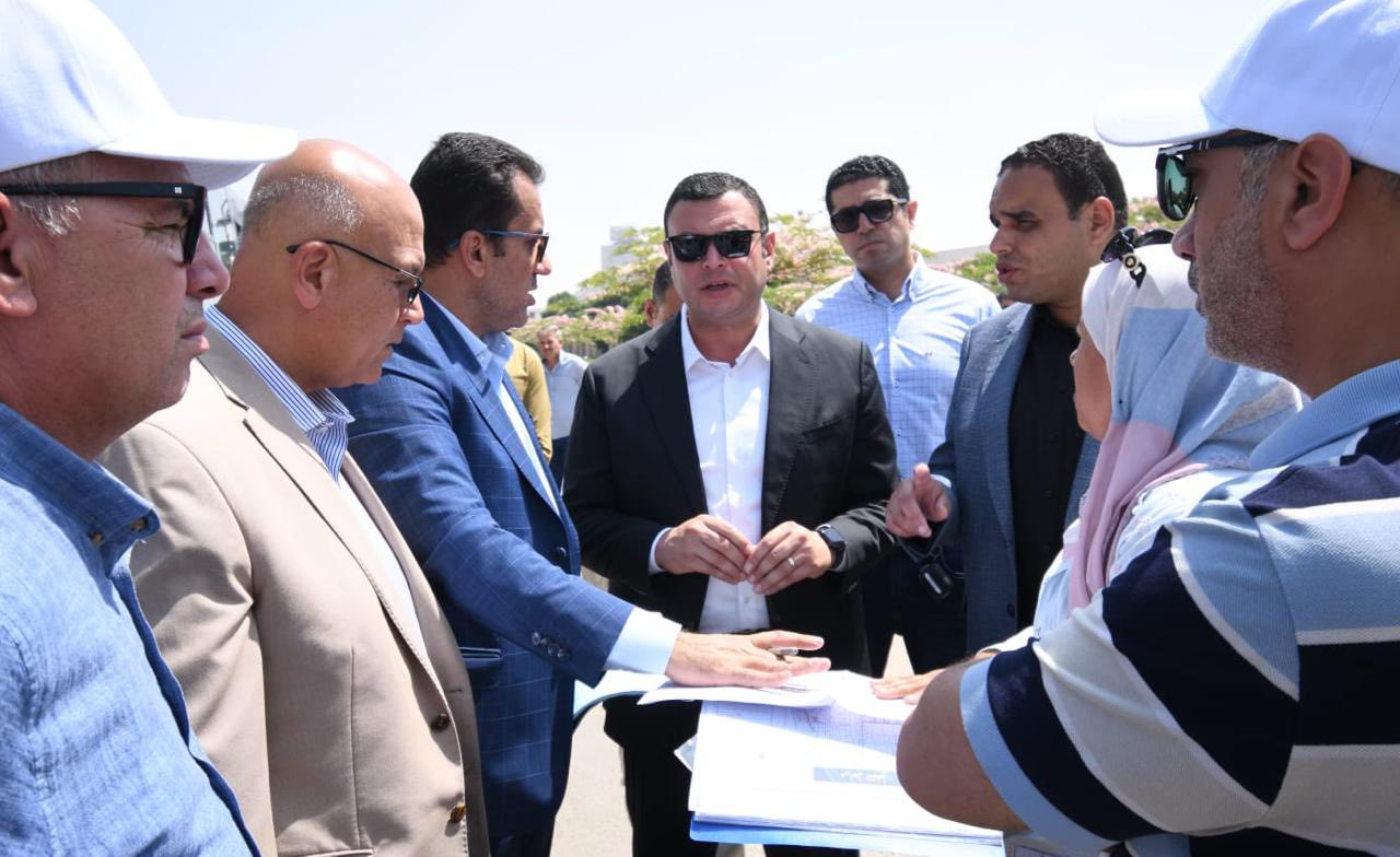وزير الإسكان يتفقد مشروع الإسكان الأخضر وتطوير شبكة الصرف الصناعي