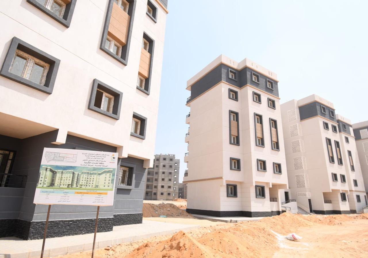وزير الإسكان يتفقد مشروع الإسكان الأخضر وتطوير شبكة الصرف الصناعي