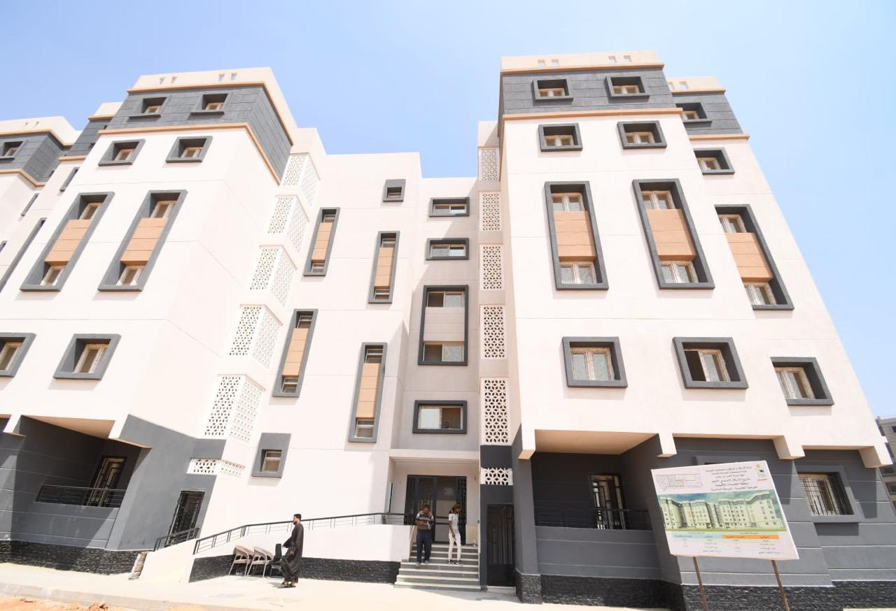 وزير الإسكان يتفقد مشروع الإسكان الأخضر وتطوير شبكة الصرف الصناعي