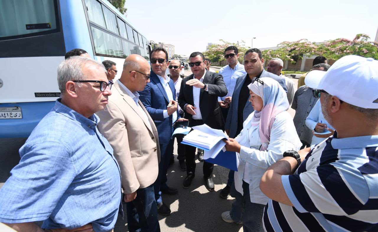 وزير الإسكان يتفقد مشروع الإسكان الأخضر وتطوير شبكة الصرف الصناعي