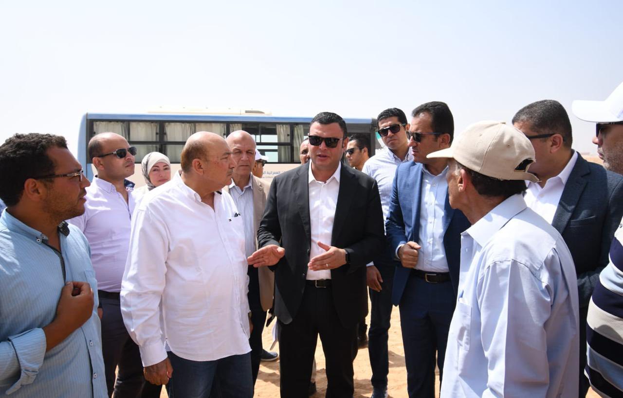 وزير الإسكان يتفقد مشروع الإسكان الأخضر وتطوير شبكة الصرف الصناعي
