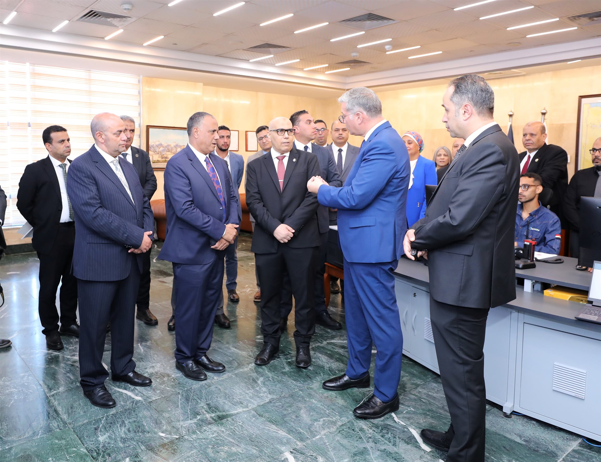 وزير البترول يتفقد مشروع منظومة سكادا