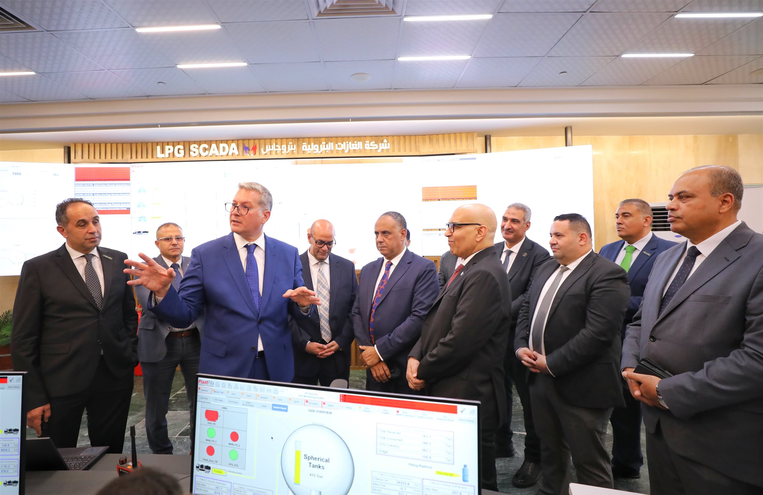 وزير البترول يتفقد مشروع منظومة سكادا