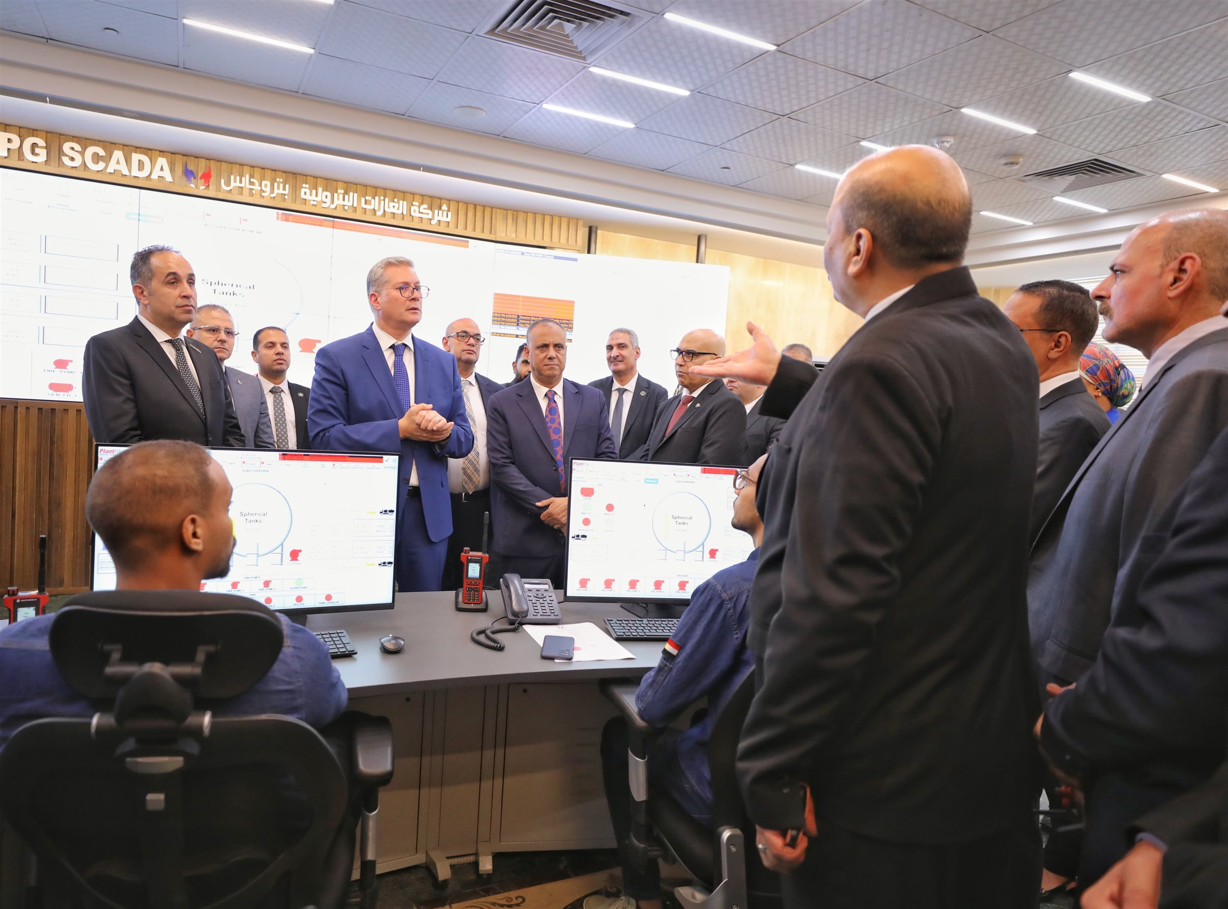 وزير البترول يتفقد مشروع منظومة سكادا