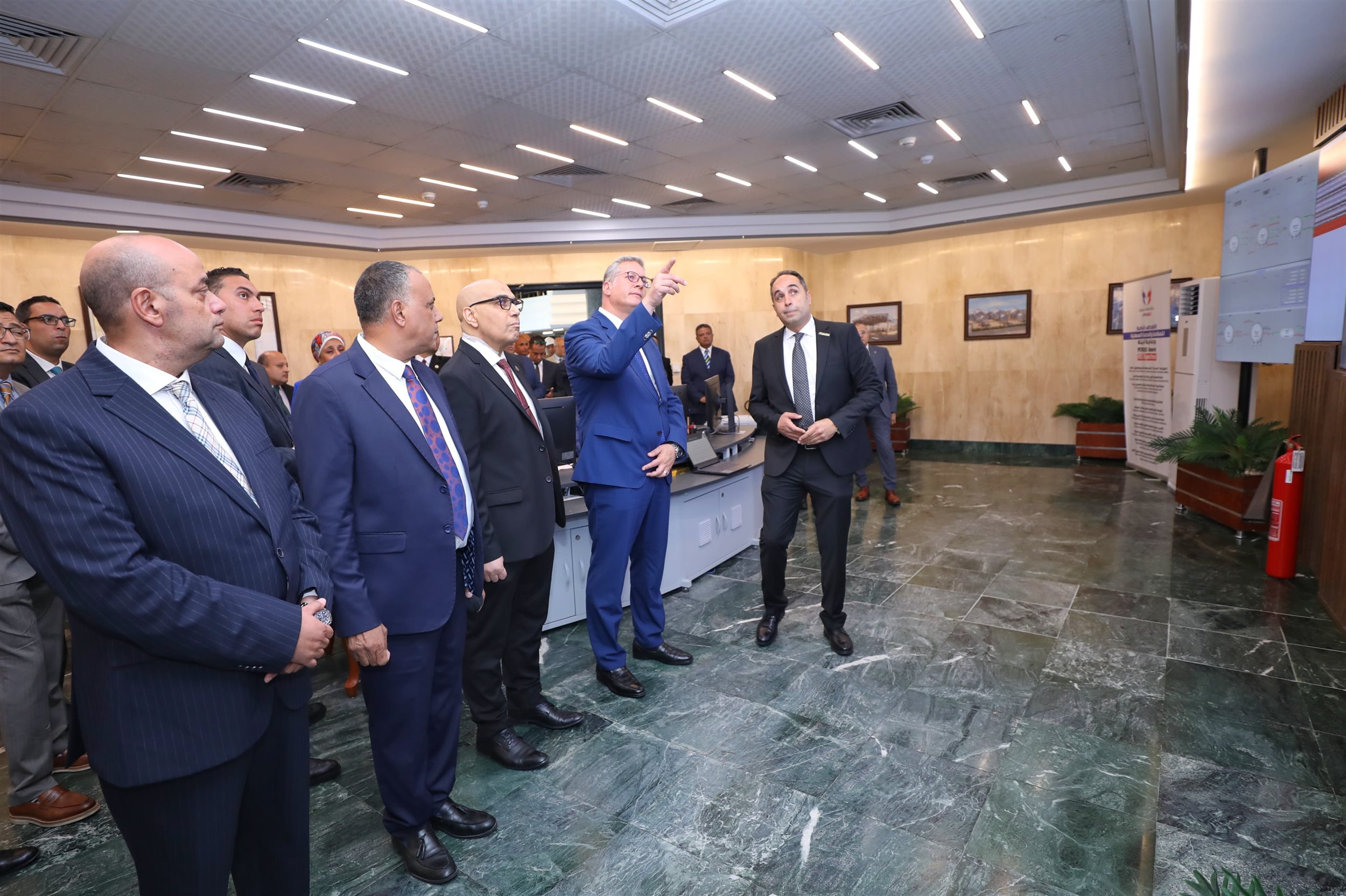 وزير البترول يتفقد مشروع منظومة سكادا