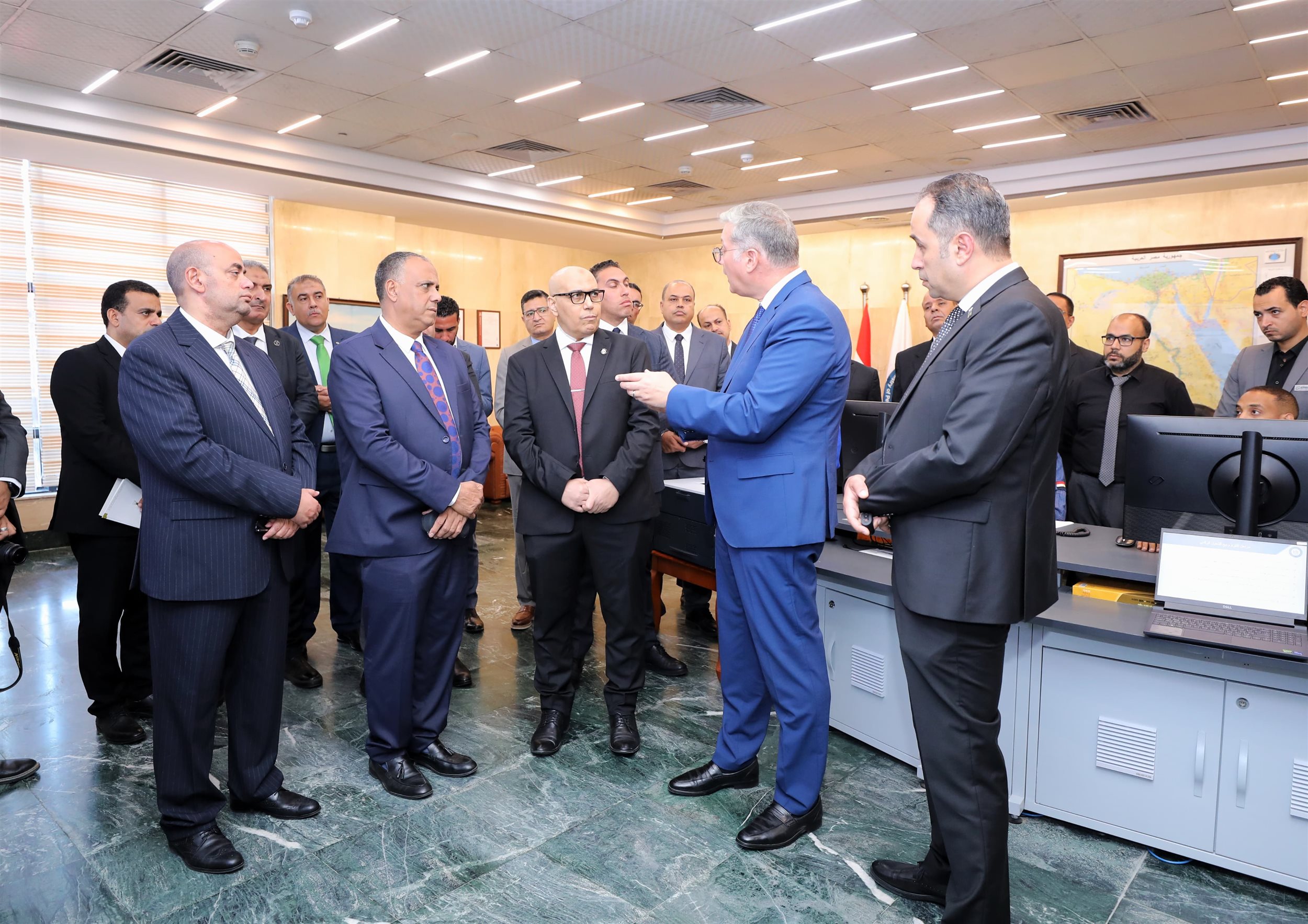 وزير البترول يتفقد مشروع منظومة سكادا