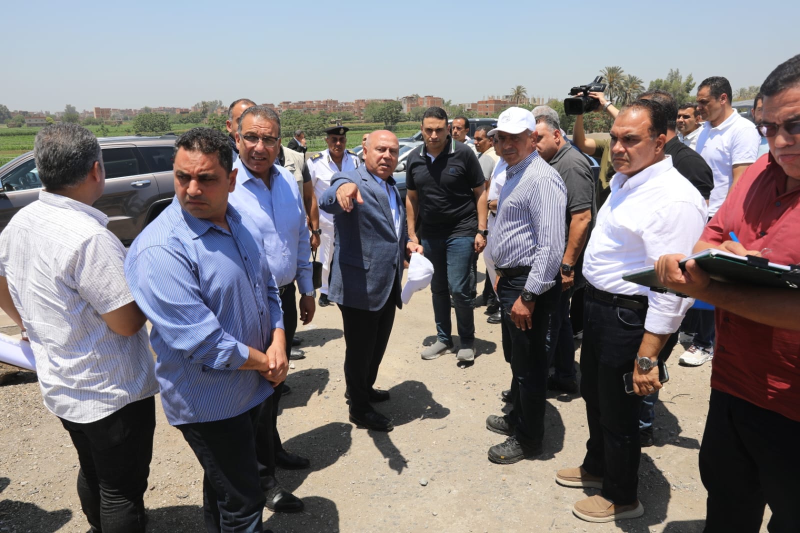 الوزير يتفقد مشروع تطوير الطريق الدائري الإقليمي