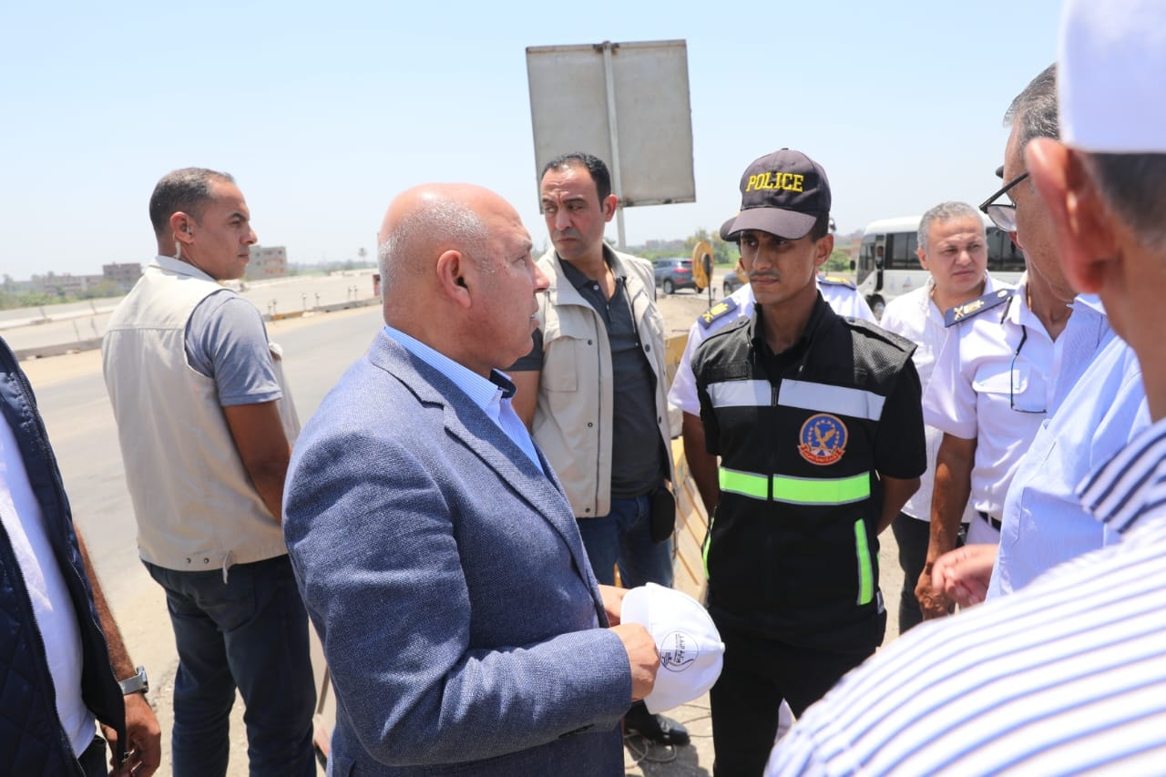 الوزير يتفقد مشروع تطوير الطريق الدائري الإقليمي