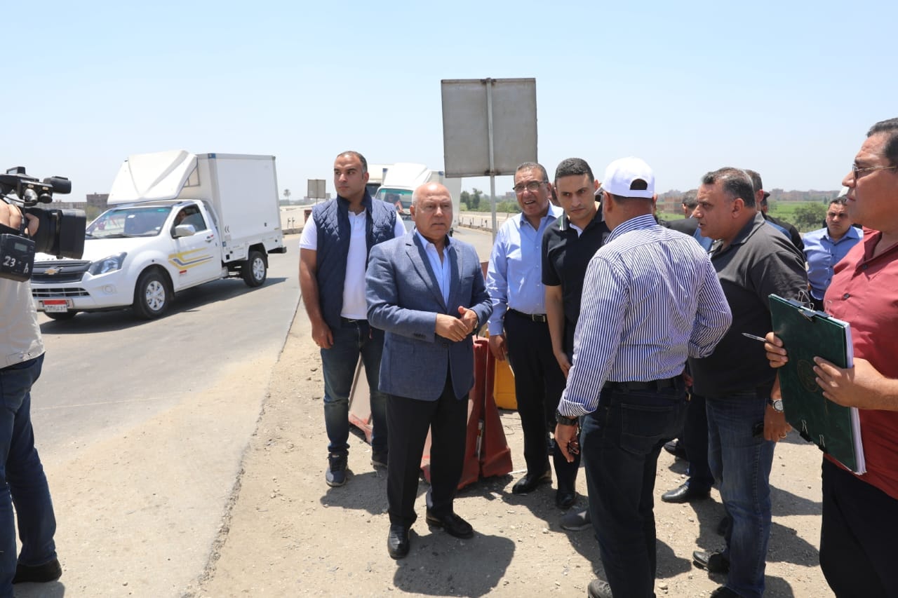 الوزير يتفقد مشروع تطوير الطريق الدائري الإقليمي