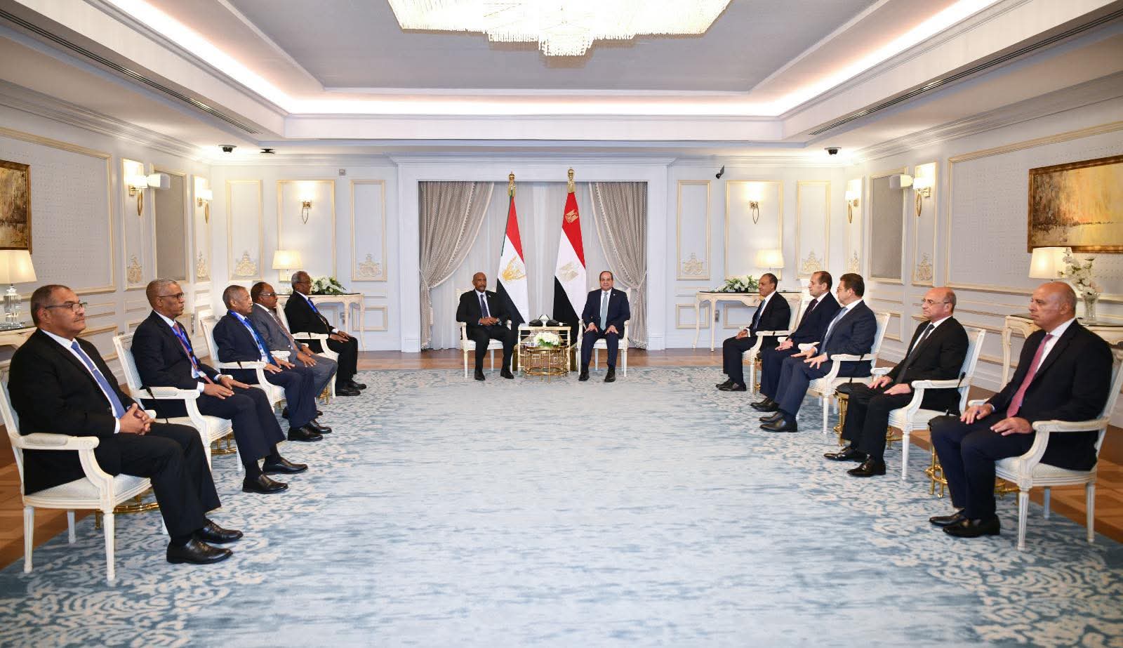 الرئيس السيسي يستقبل رئيس مجلس السيادة السوداني