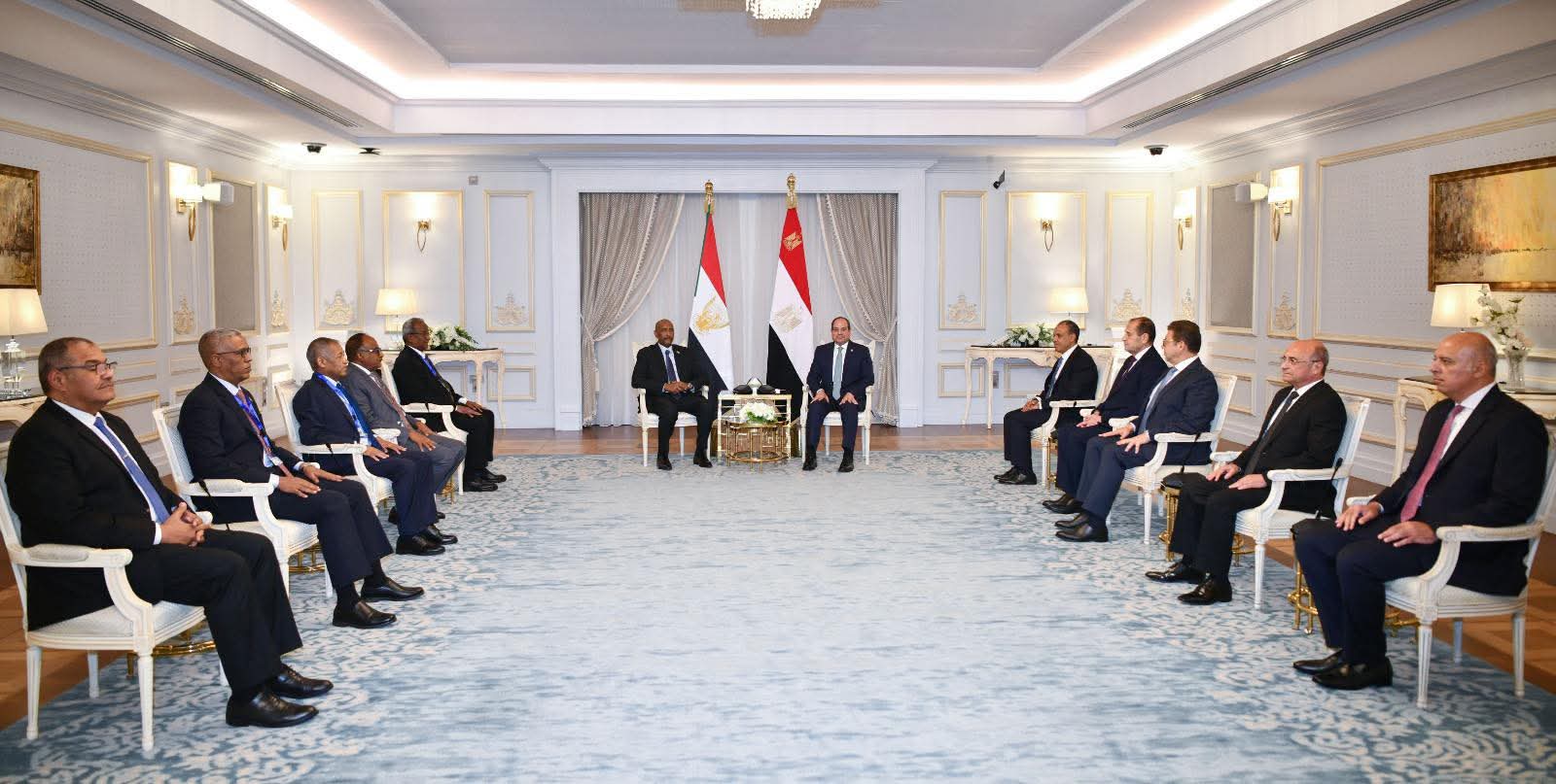 الرئيس السيسي يستقبل رئيس مجلس السيادة السوداني