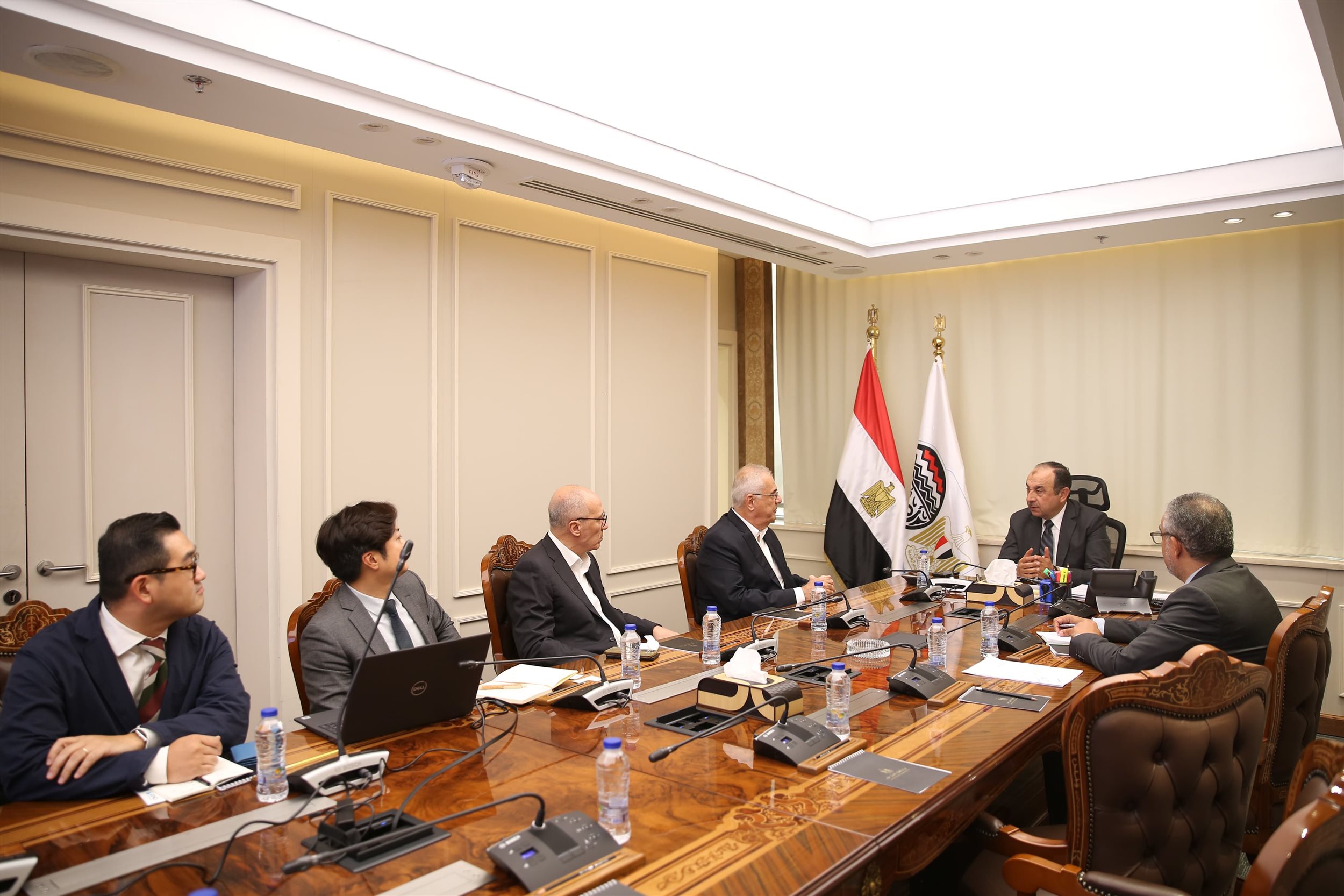 وزير قطاع الأعمال يلتقي وفدًا من شركة GS E&C