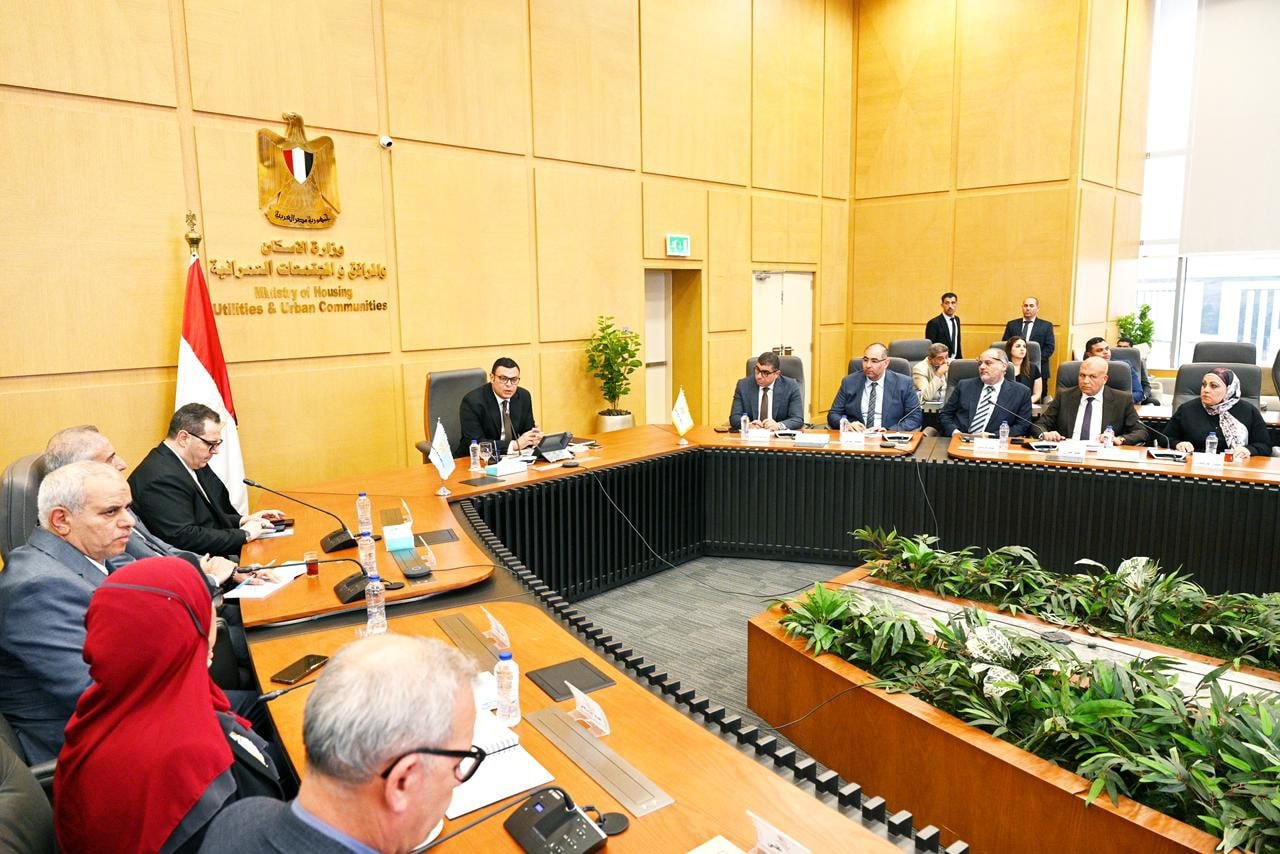 وزير الإسكان يتابع توفيق الأوضاع بالأراضي في المدن الجديدة