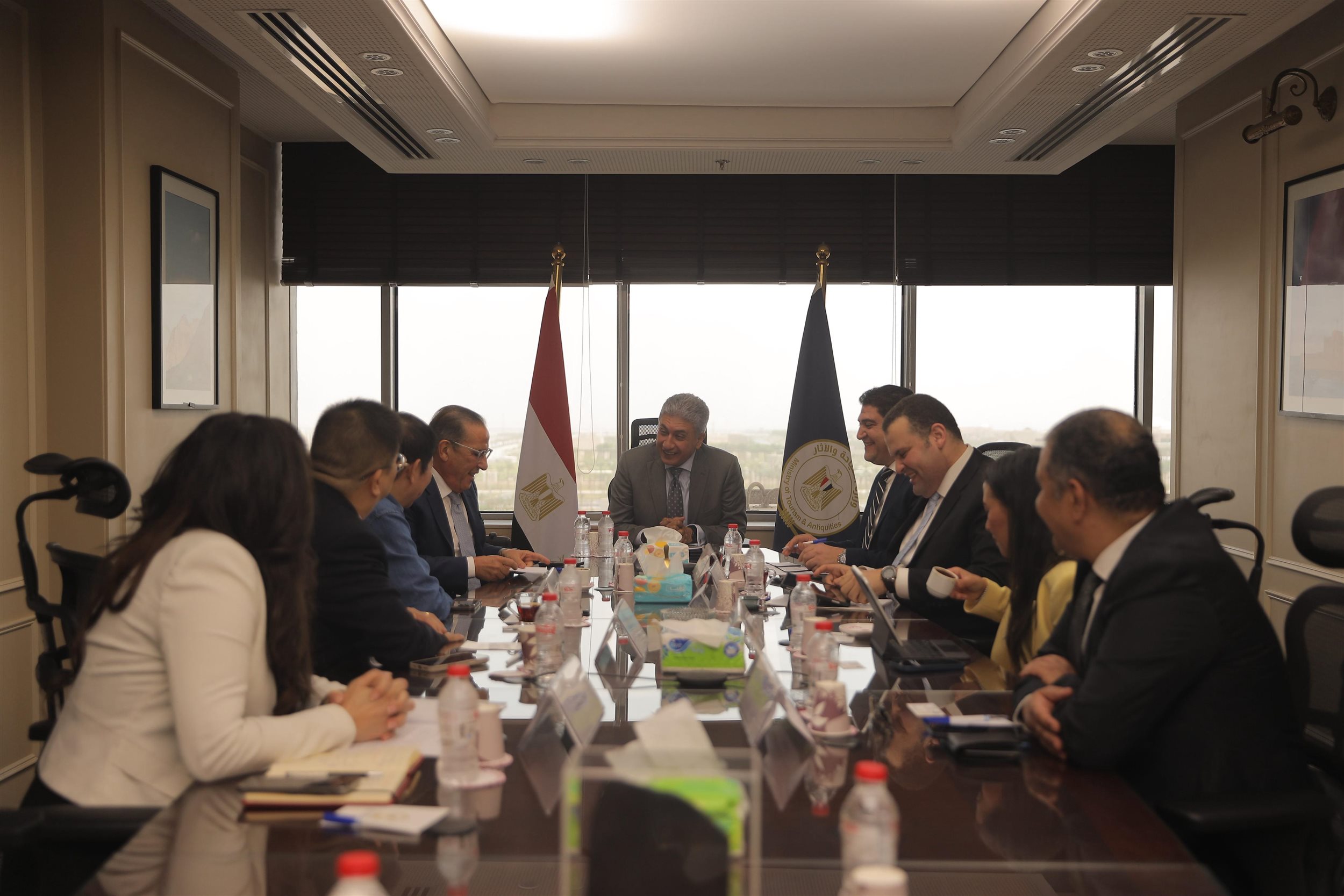 وزير السياحة مع رئيس شركة Gaund Holding الصينية