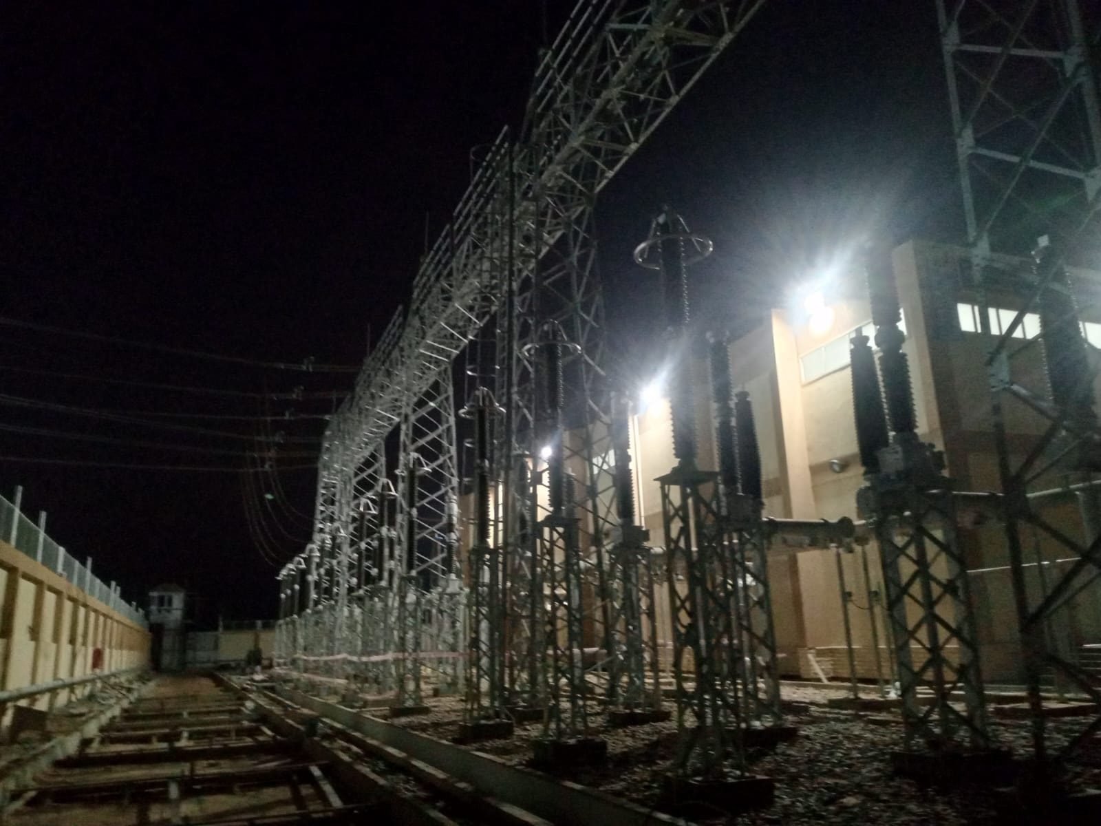 وزير الكهرباء يتابع إطلاق التيار بمحطة محولات روافع رشيد 2