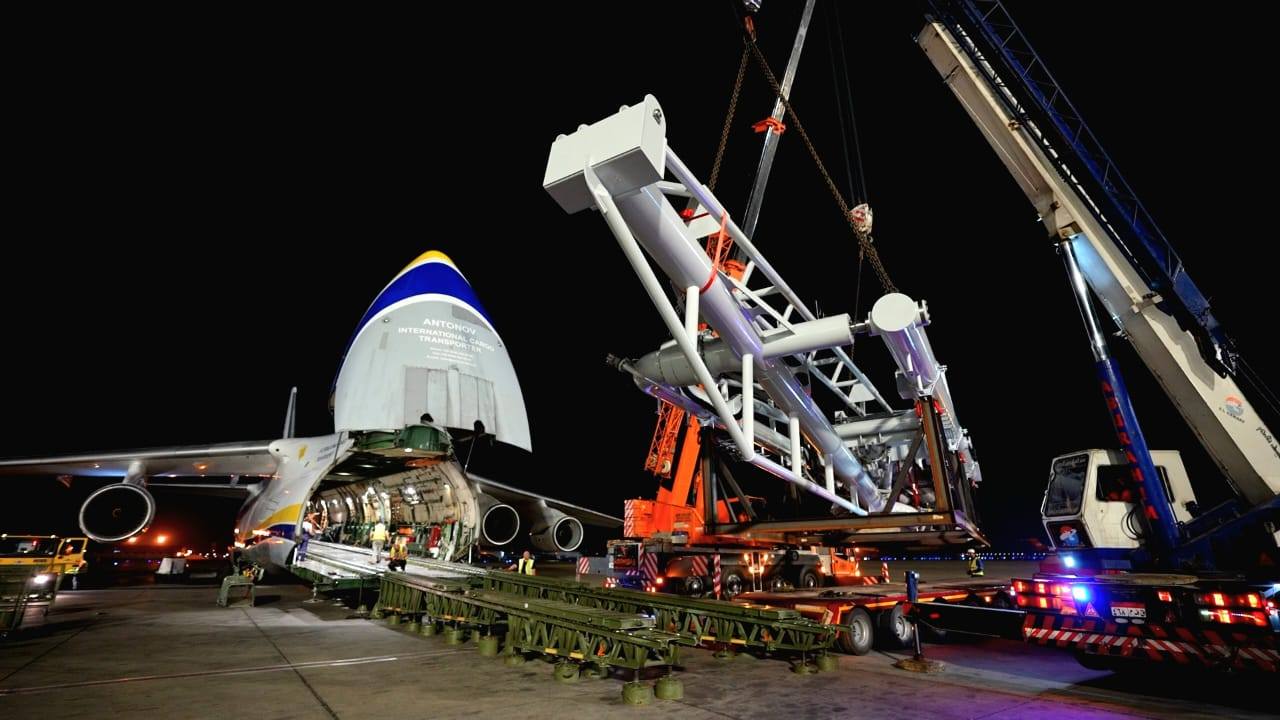 وصول ذراع التحميل البحري الأخير Loading Arm إلى مطار القاهرة