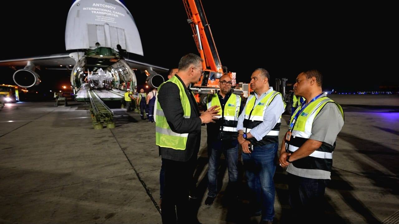 وصول ذراع التحميل البحري الأخير Loading Arm إلى مطار القاهرة