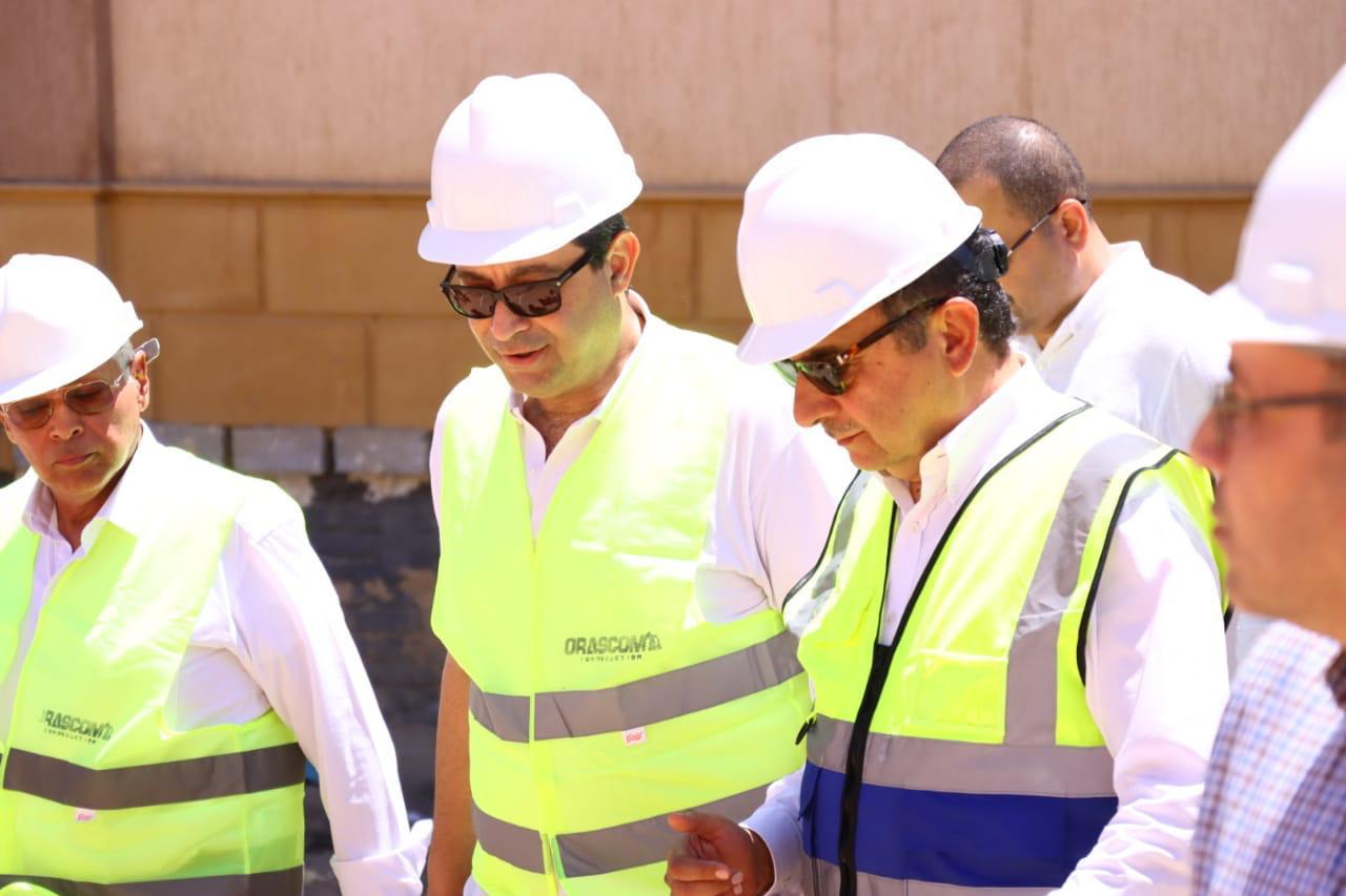 وزير قطاع الأعمال في جولة ميدانية بشركة دمياط للغزل والنسيج