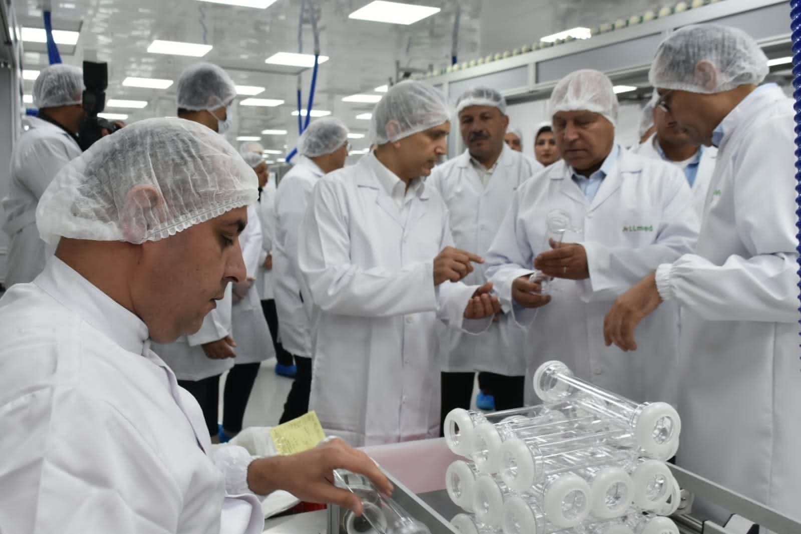 وزير الصناعة والنقل يفتتح خط إنتاج مرشحات الغسيل الكلوي