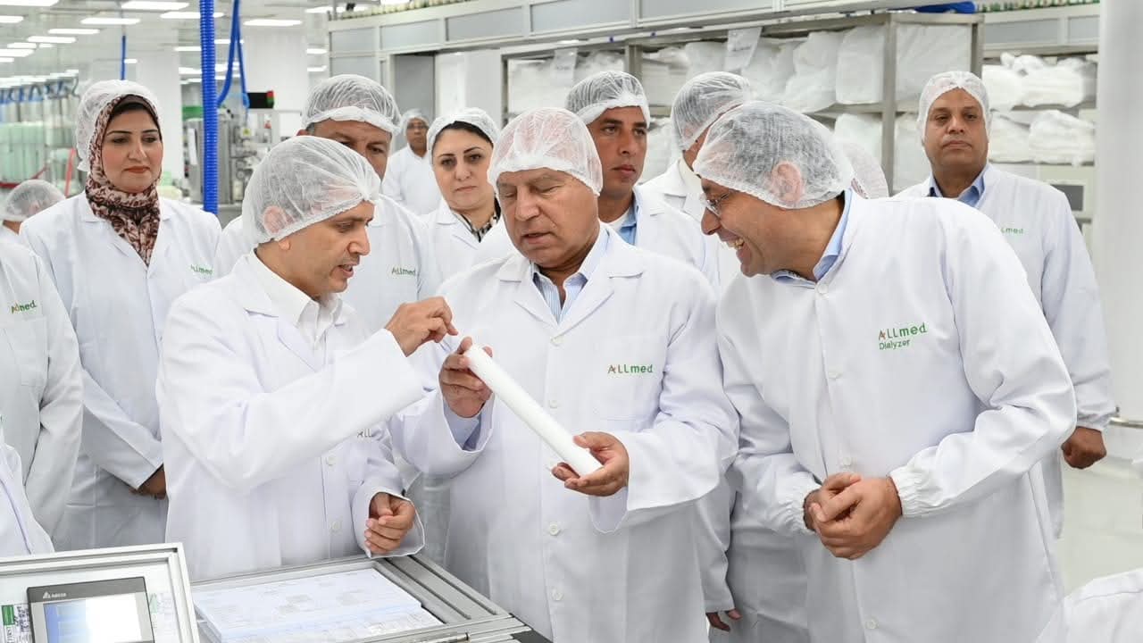 وزير الصناعة والنقل يفتتح خط إنتاج مرشحات الغسيل الكلوي