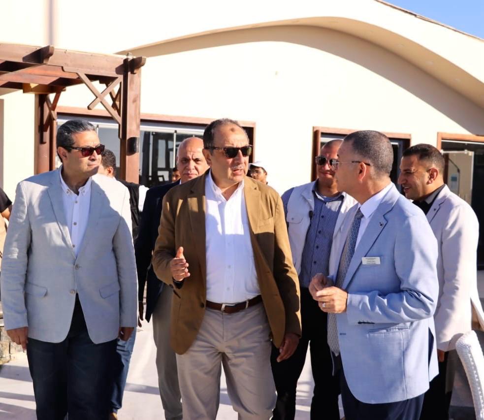 وزير قطاع الأعمال يتفقد عدد من المنشآت برأس البر