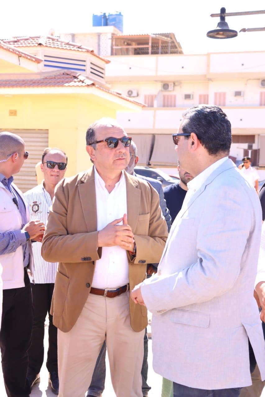 وزير قطاع الأعمال يتفقد عدد من المنشآت برأس البر