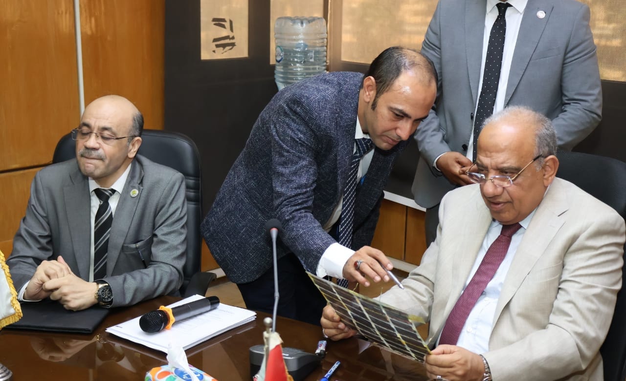 وزير الكهرباء يتفقد هيئة المواد النووية