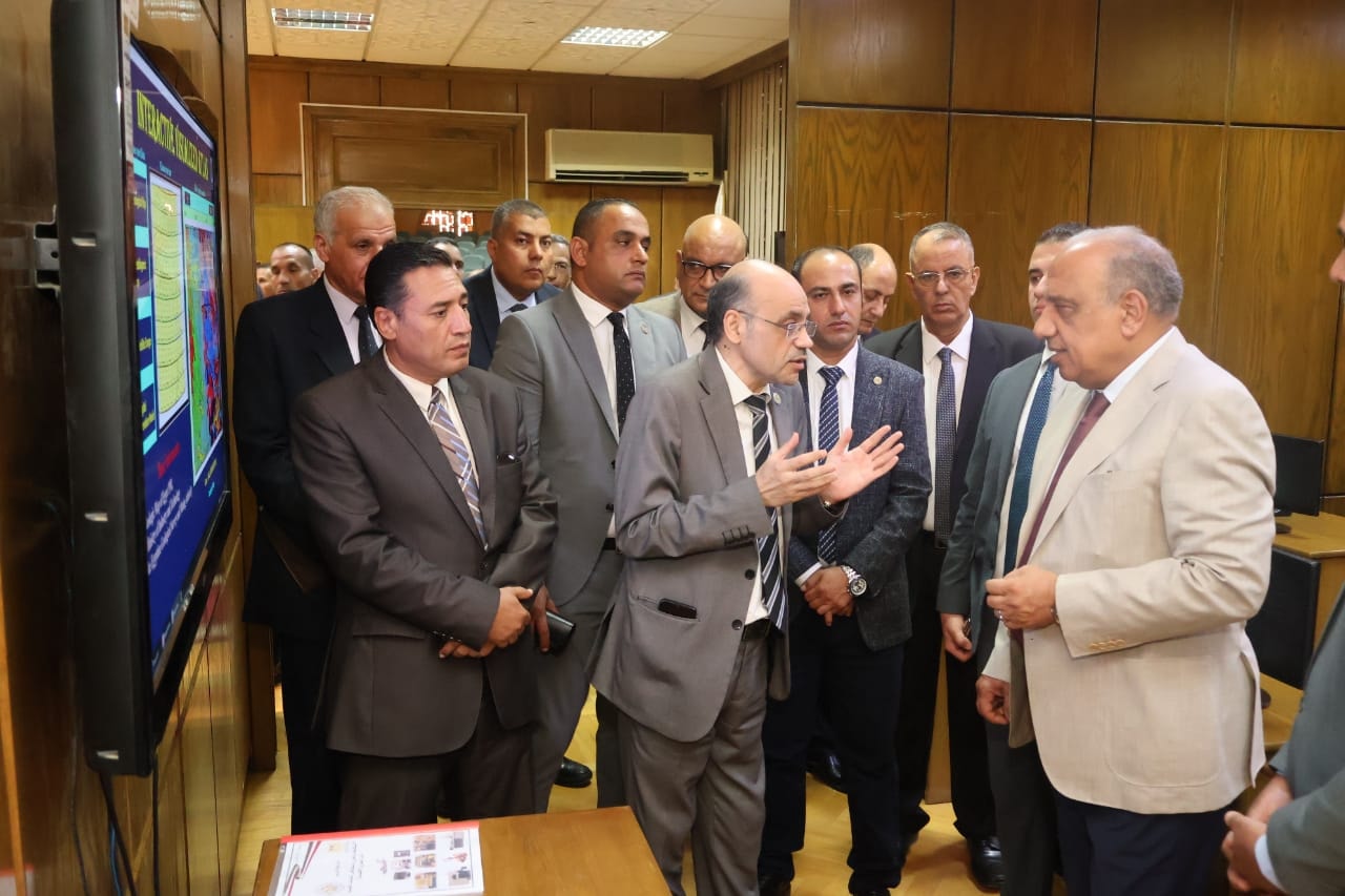 وزير الكهرباء يتفقد هيئة المواد النووية