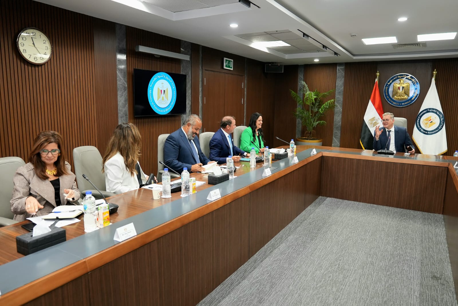 الوزير يستقبل أعضاء لجنة التعدين بغرفة التجارة الأمريكية